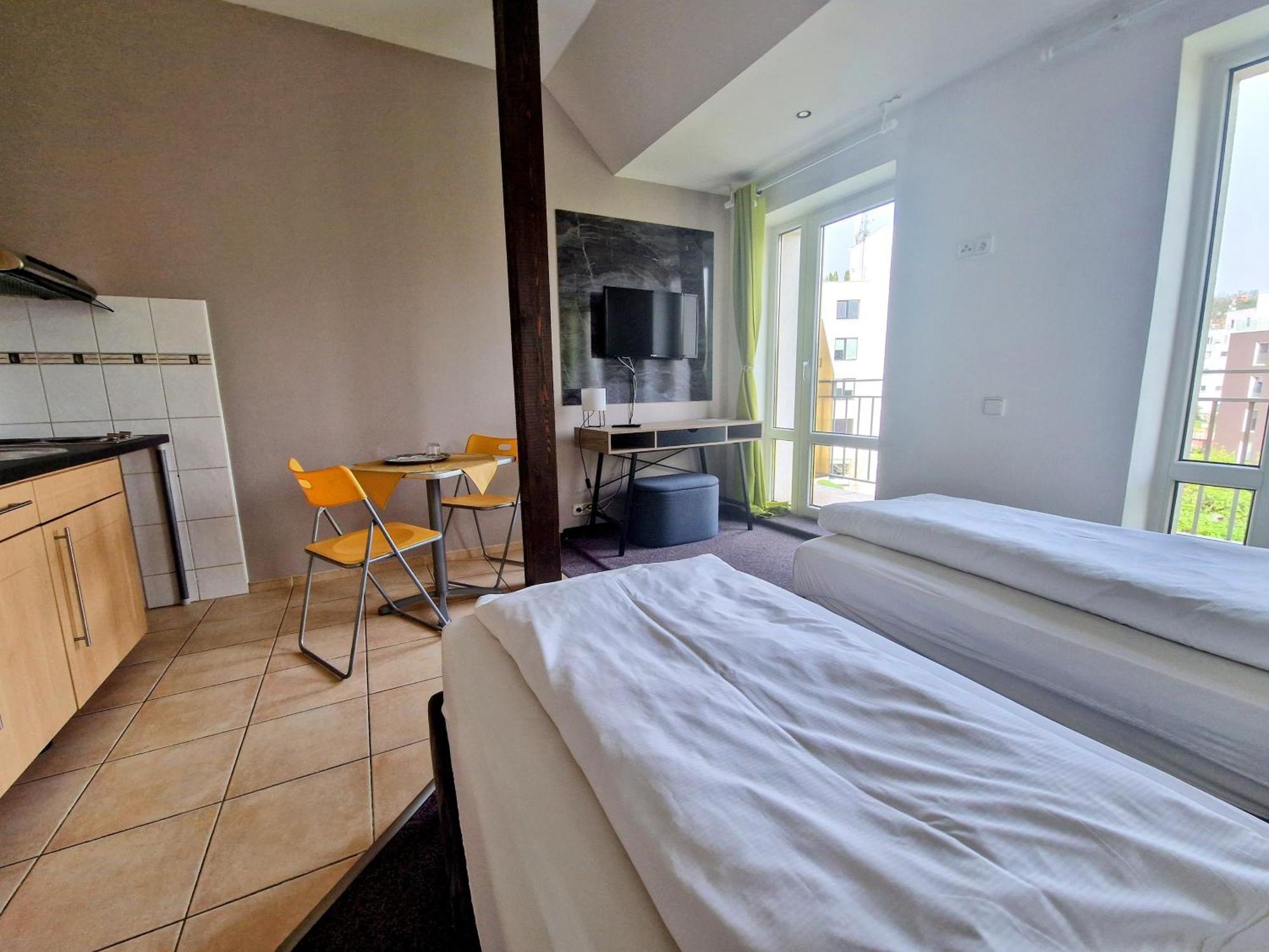 Family Hotel Maxim Beroun  Esterno foto