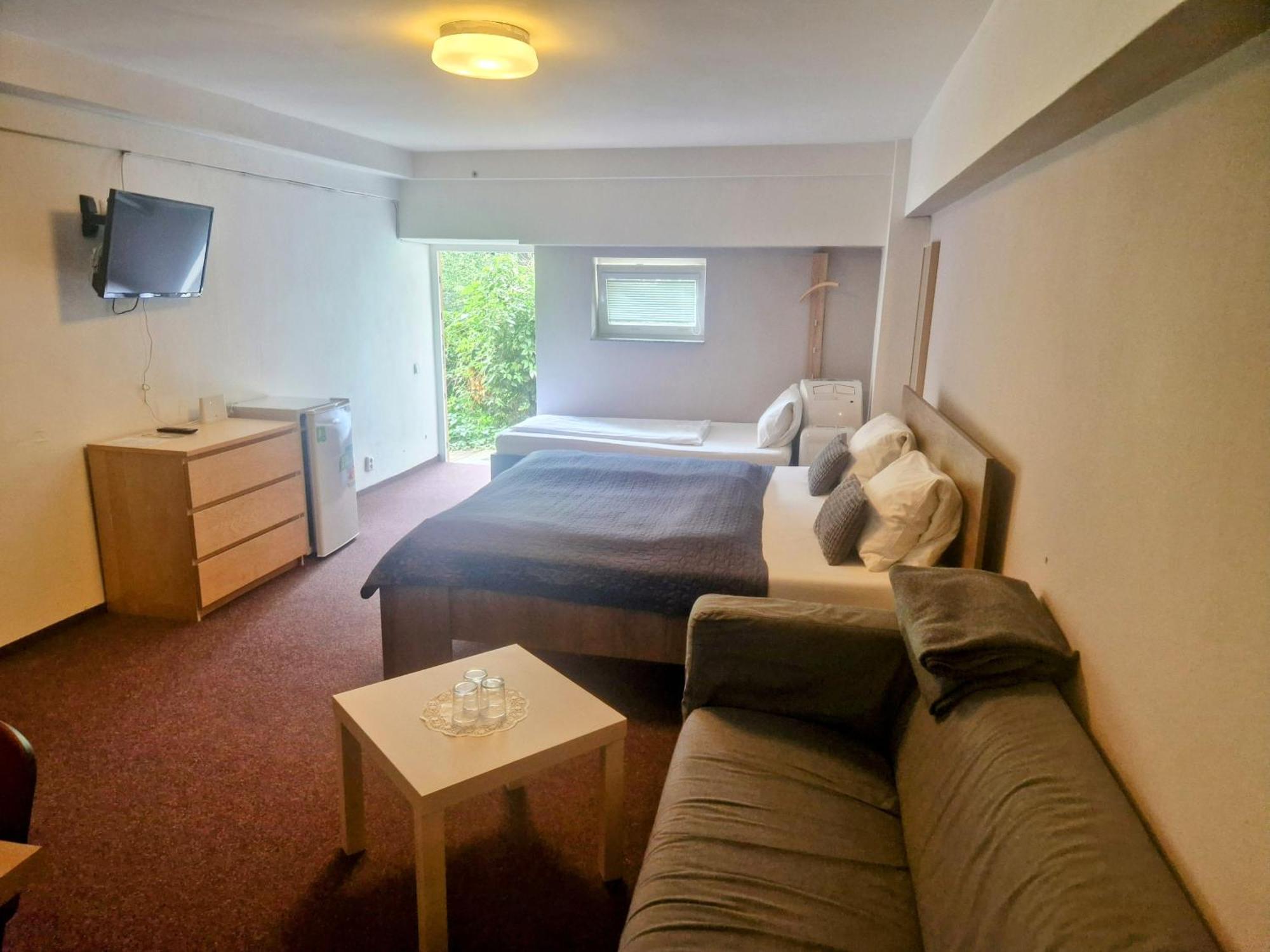 Family Hotel Maxim Beroun  Esterno foto