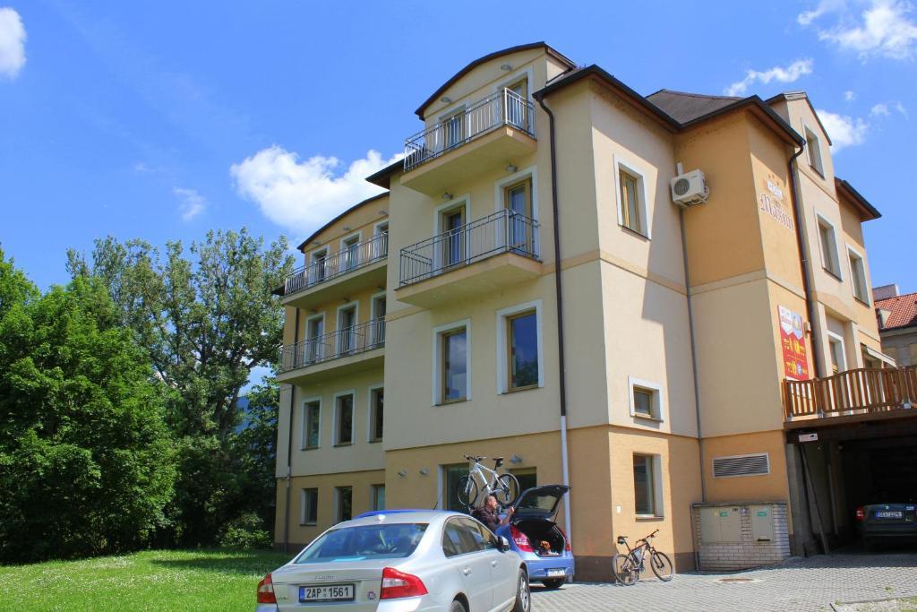 Family Hotel Maxim Beroun  Esterno foto