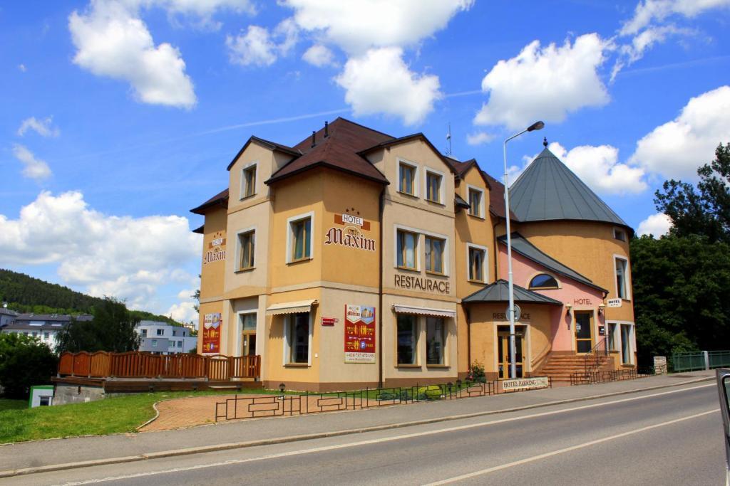 Family Hotel Maxim Beroun  Esterno foto